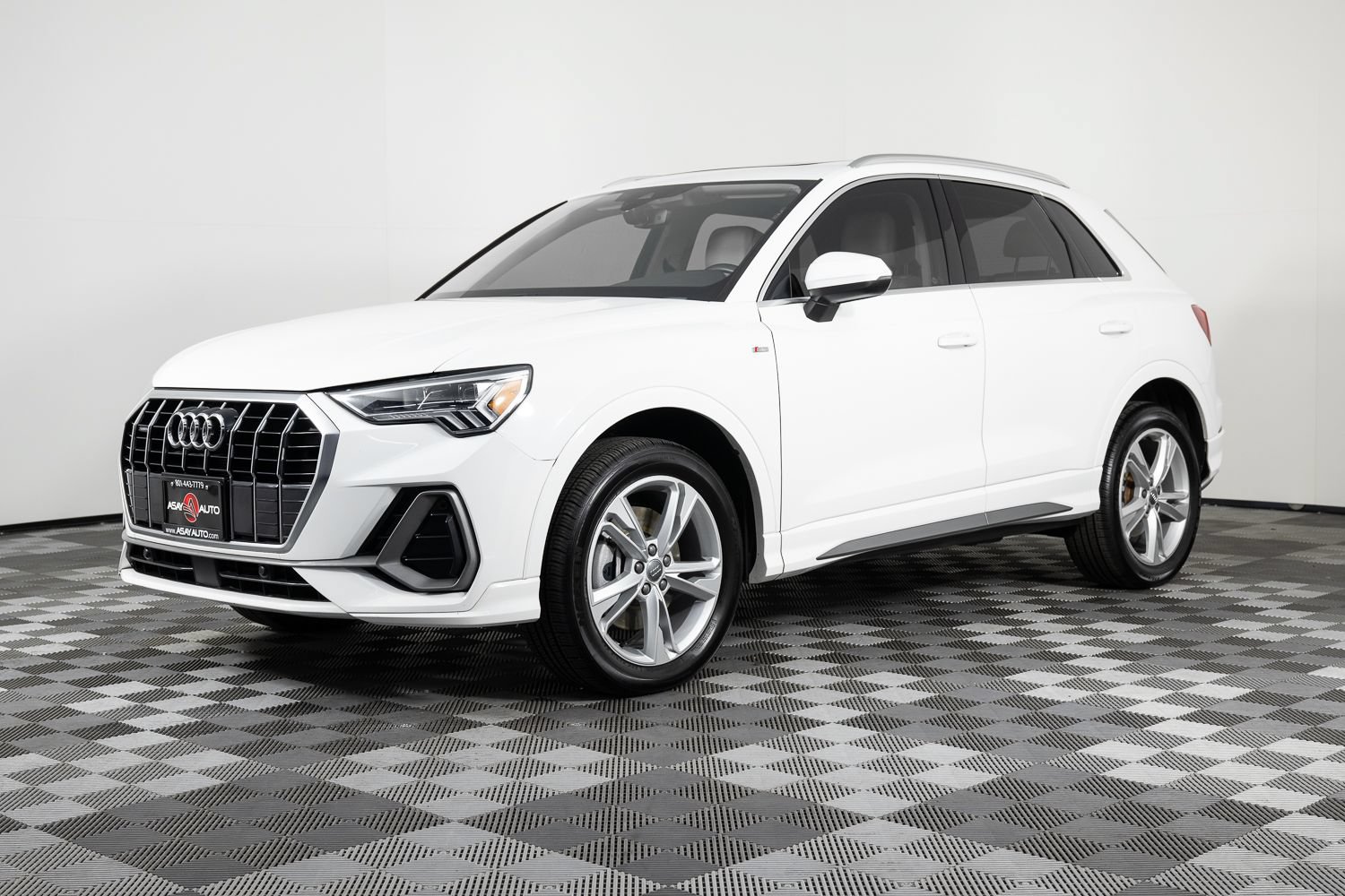 Used 2021 Audi Q3 2.0T Premium Plus w/ Premium Plus Package AWD/4WD image 1
