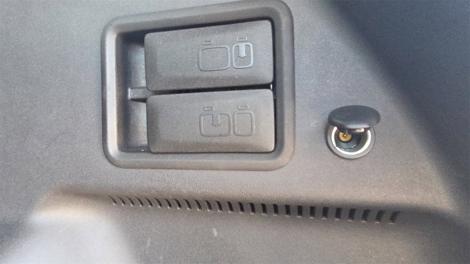 Used 2023 Chevrolet Equinox LT w/ Driver Convenience Package image 27