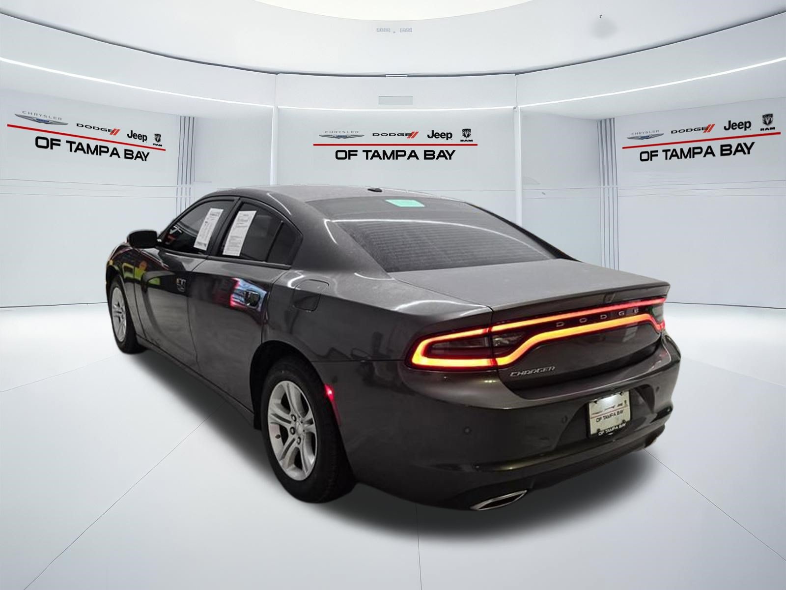 Used 2022 Dodge Charger SXT RWD image 4