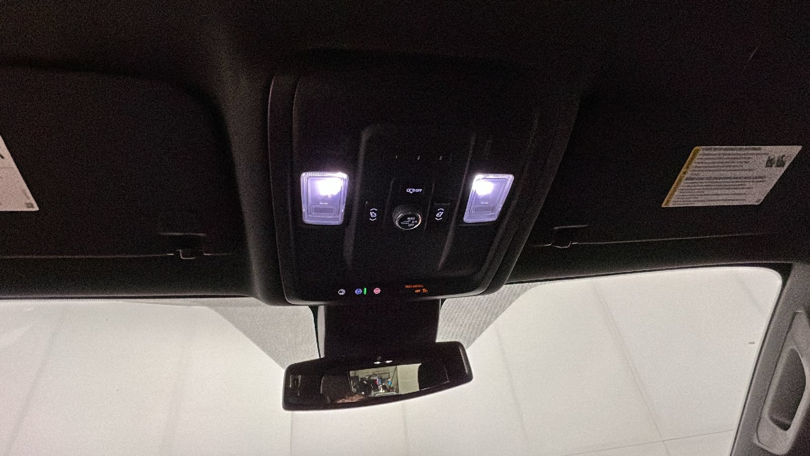 Used 2024 GMC Yukon XL SLT w/ SLT Luxury Package AWD/4WD image 28