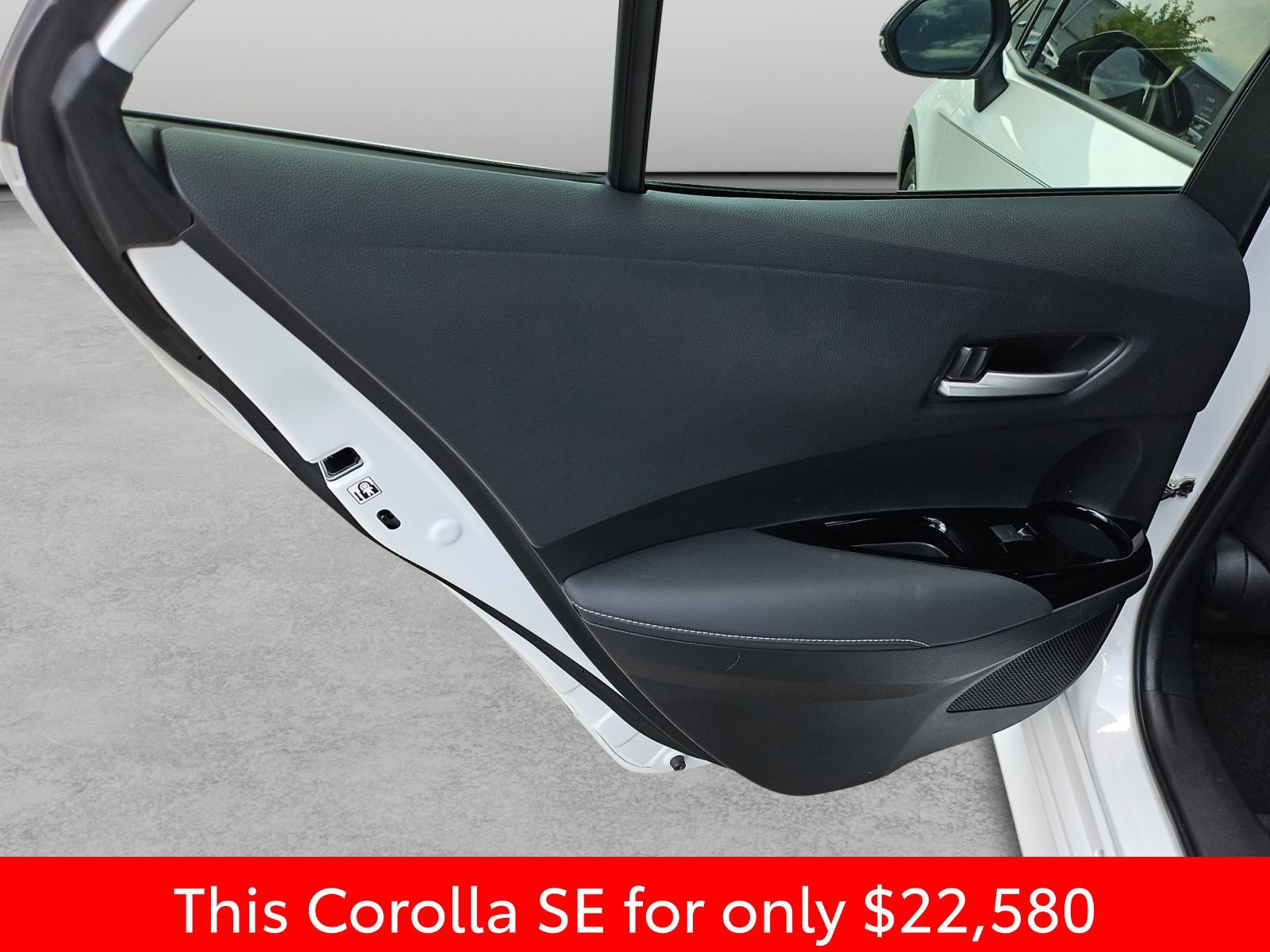 Used 2023 Toyota Corolla SE FWD image 35