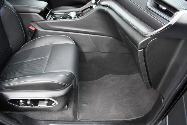 Used 2024 Jeep Grand Cherokee Overland w/ Advanced Protech Group III image 26