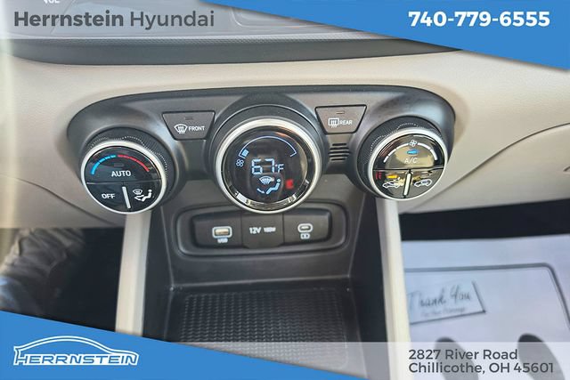 Used 2025 Hyundai Venue SEL FWD image 20