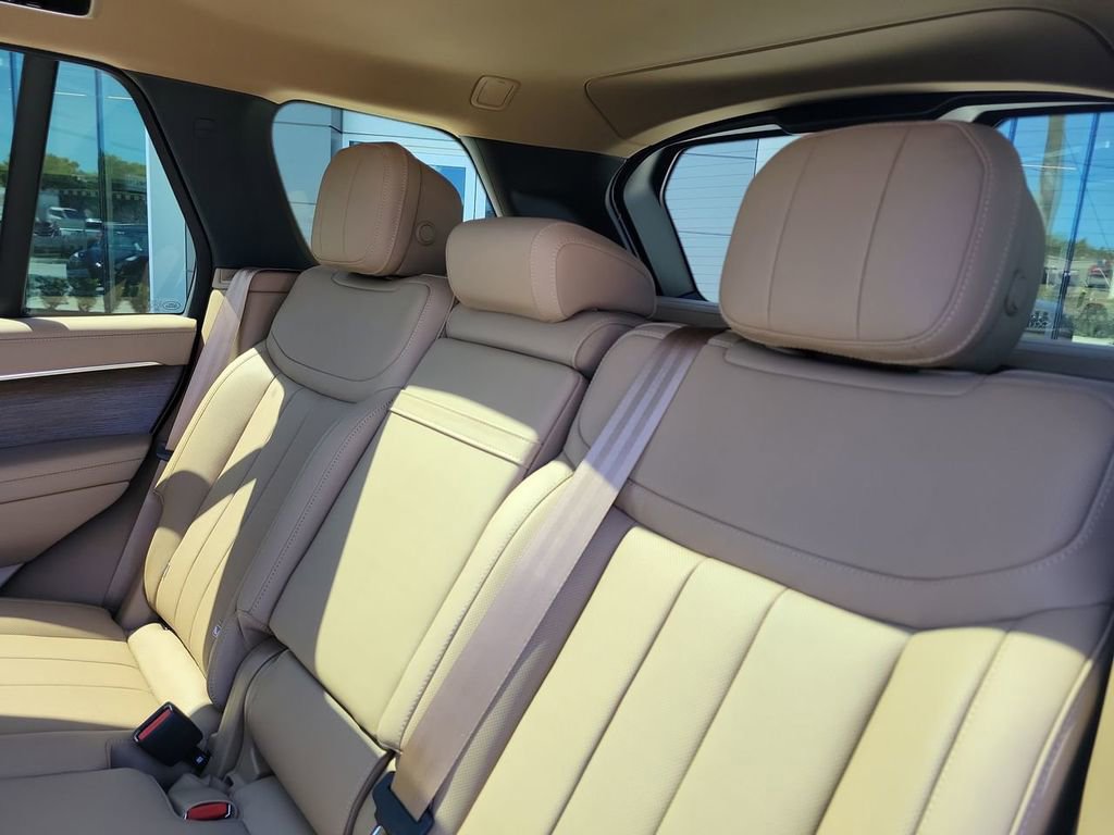 New 2026 Land Rover Range Rover SE image 15