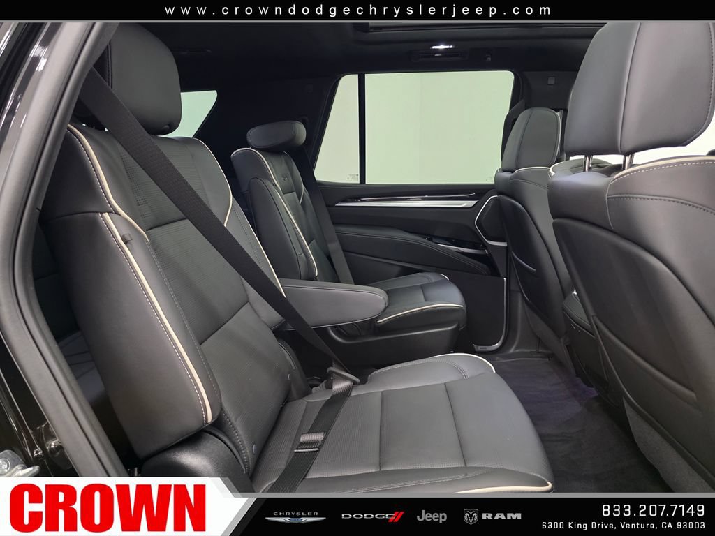 Used 2026 Cadillac Escalade Luxury AWD/4WD image 13