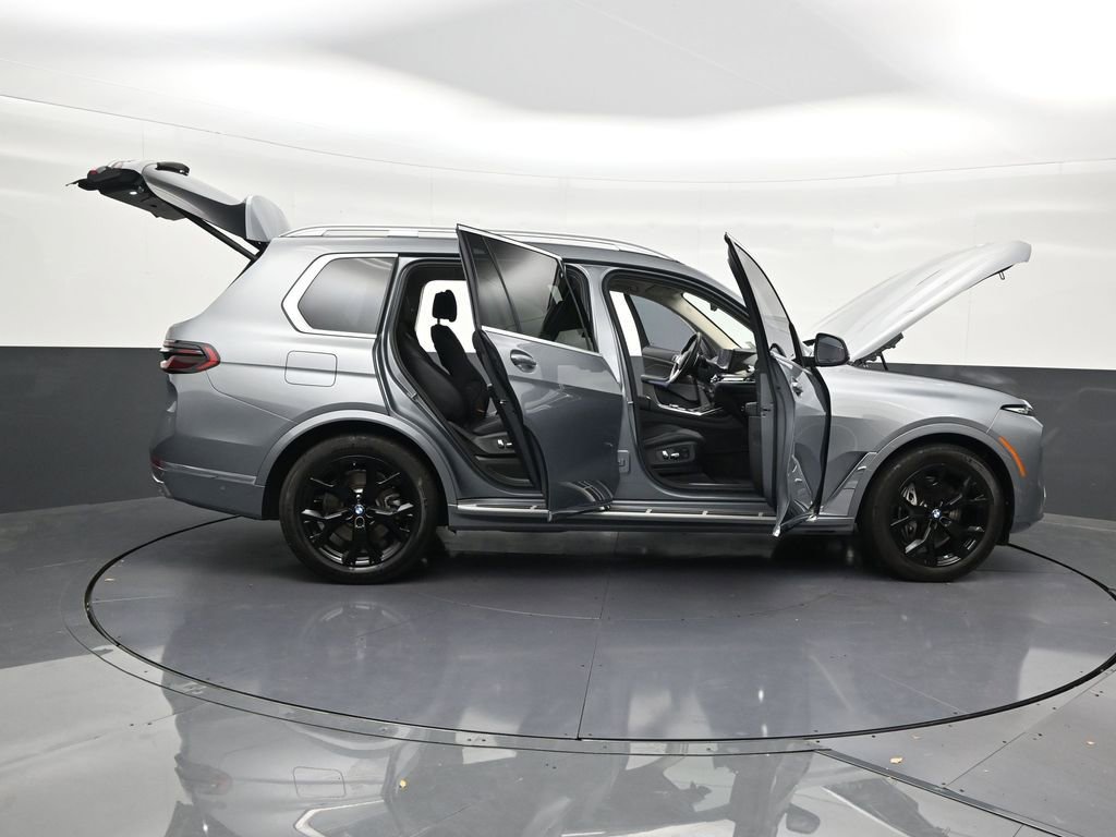 Used 2025 BMW X7 xDrive40i w/ Parking Assistance Package image 35