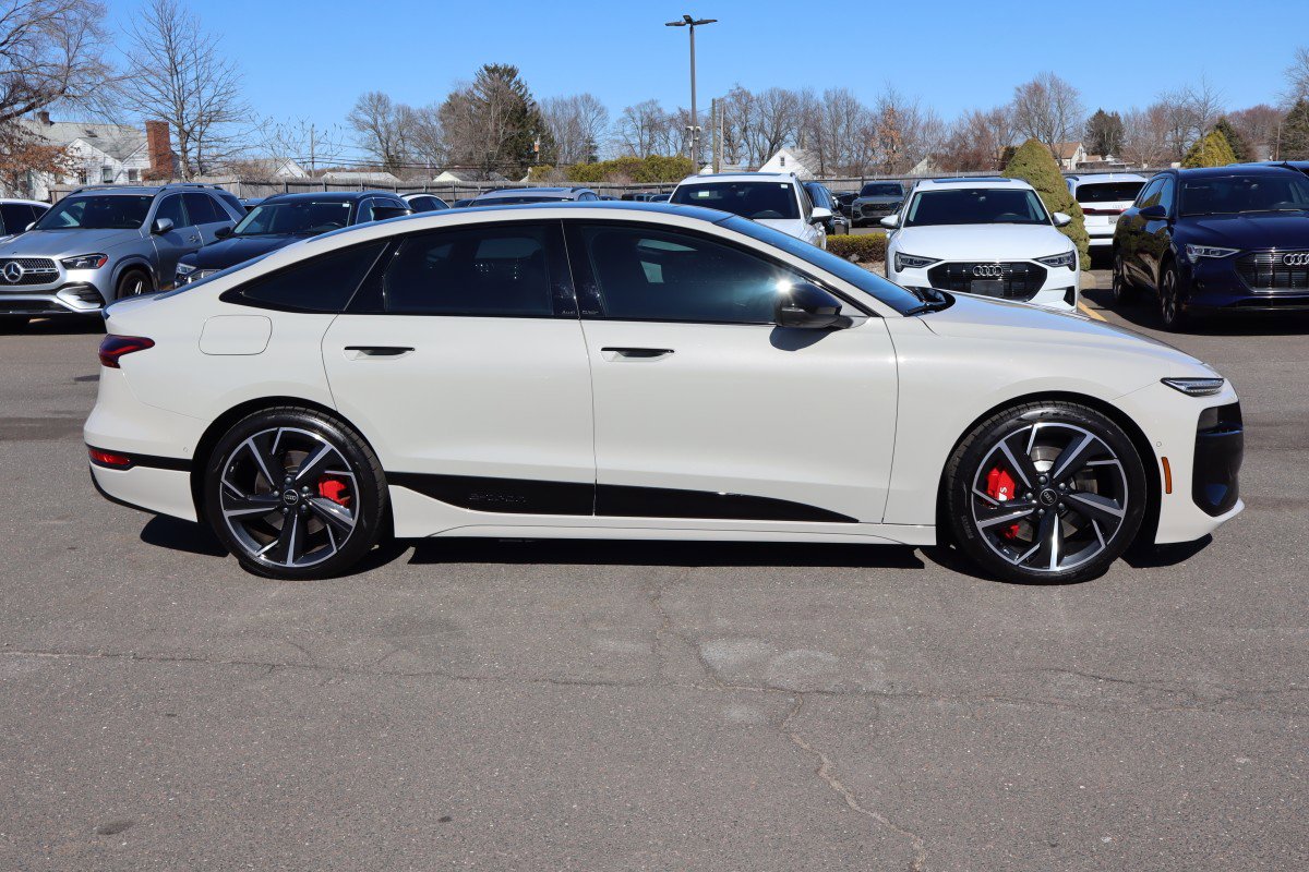 Used 2025 Audi S6 e-tron Prestige w/ 21" Black Optic Package image 4