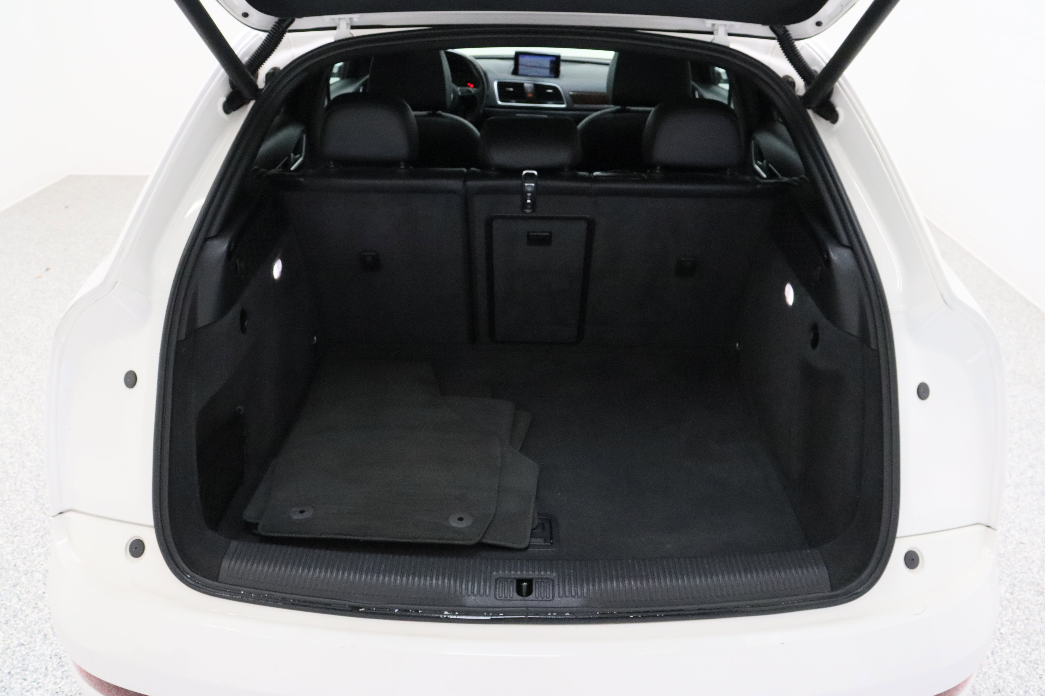 Used 2017 Audi Q3 2.0T Premium Plus w/ Premium Plus Package FWD image 36