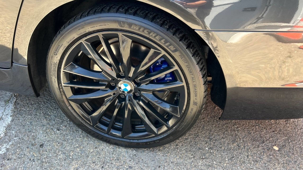 Used 2011 BMW 550i Sedan image 38