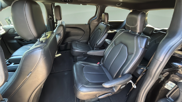 Used 2025 Chrysler Pacifica Select FWD image 20
