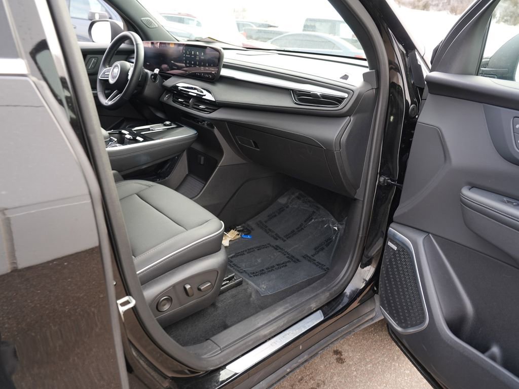 Used 2025 Buick Enclave Preferred image 28