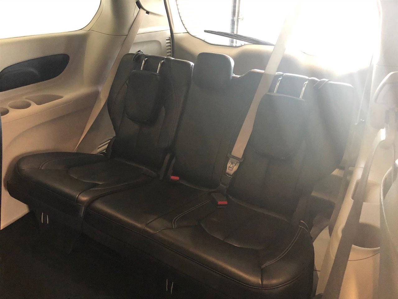 Used 2023 Chrysler Pacifica Touring-L image 10