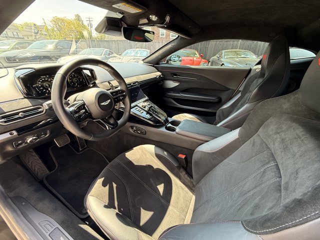 Used 2025 Aston Martin V8 Vantage Coupe RWD image 11