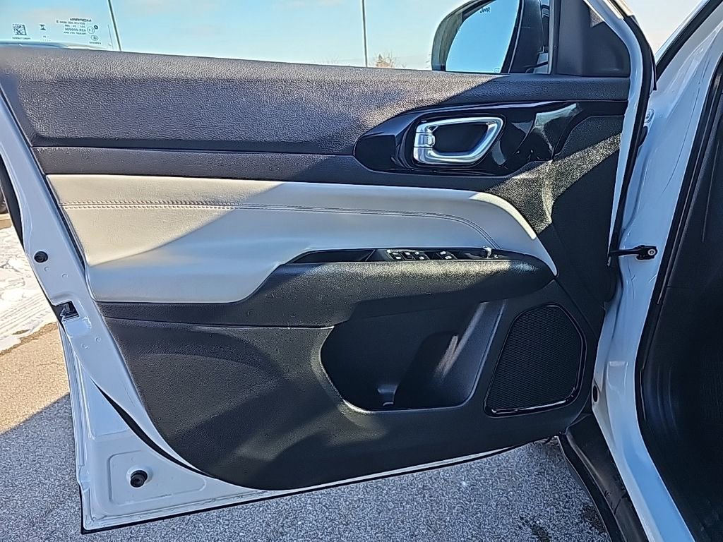 Used 2025 Jeep Compass Limited image 10