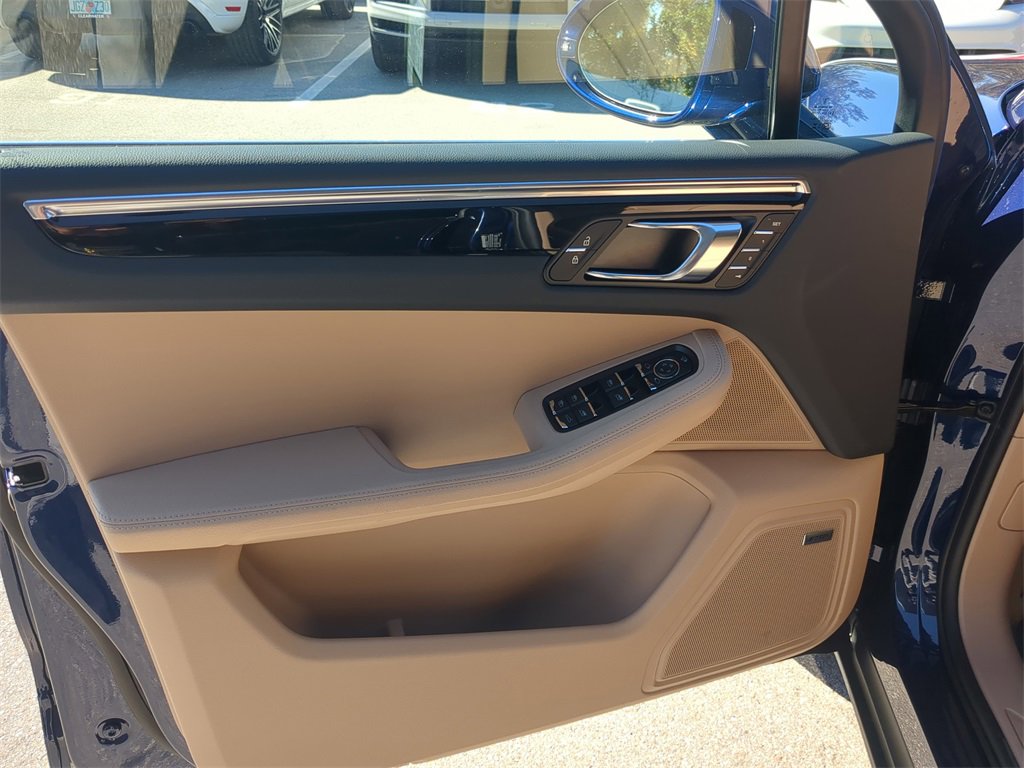New 2026 Porsche Macan Base image 25