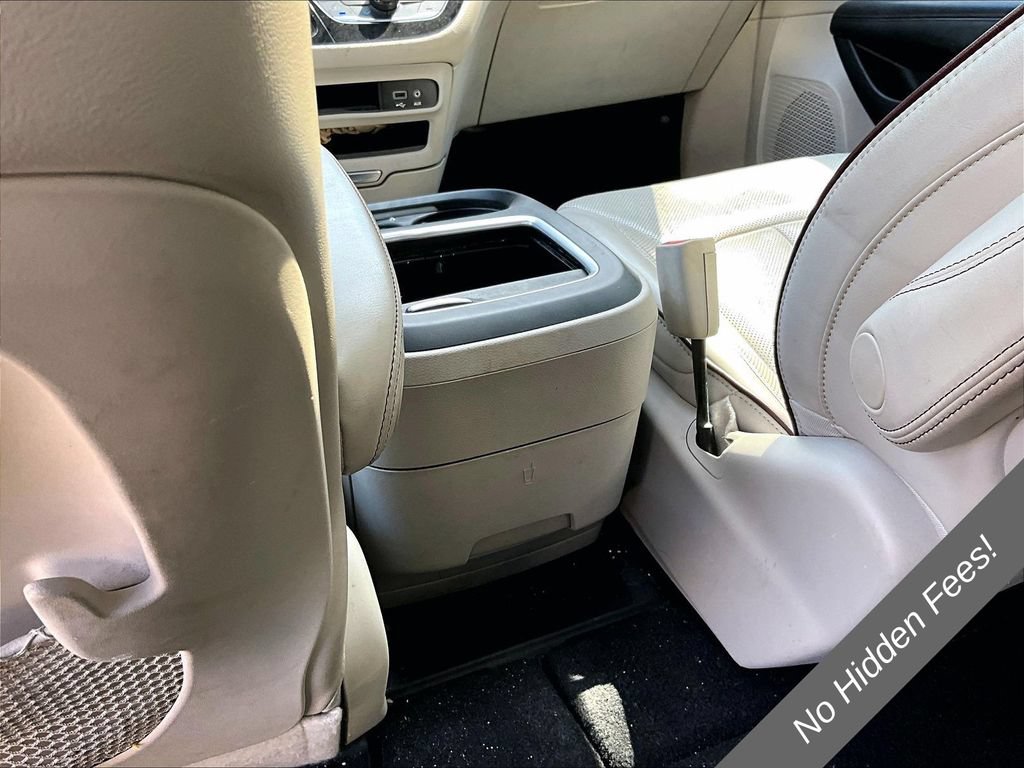 Used 2019 Chrysler Pacifica Limited FWD image 31