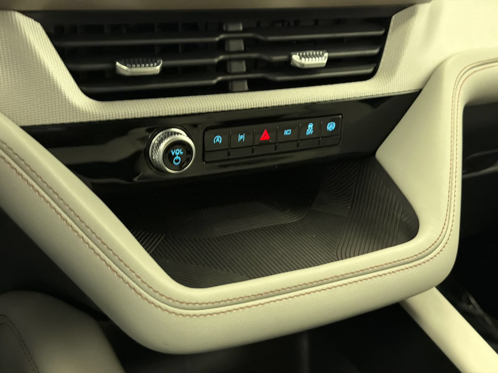New 2026 Ford Explorer Active w/ Active Comfort Package AWD/4WD image 26