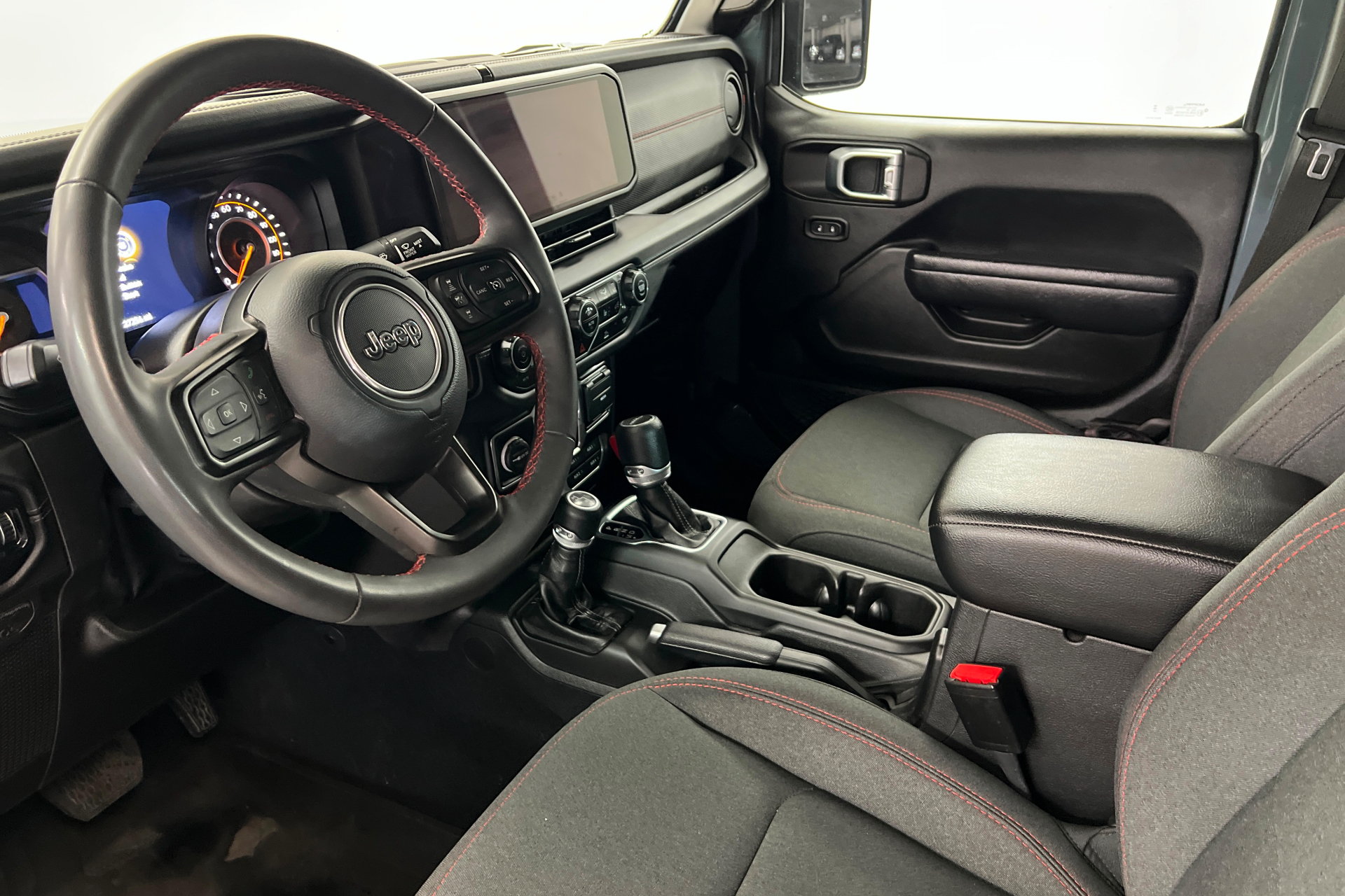 Used 2024 Jeep Gladiator Rubicon w/ Convenience Group AWD/4WD image 15