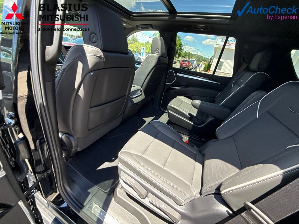 Used 2026 Cadillac Escalade Luxury AWD/4WD image 46