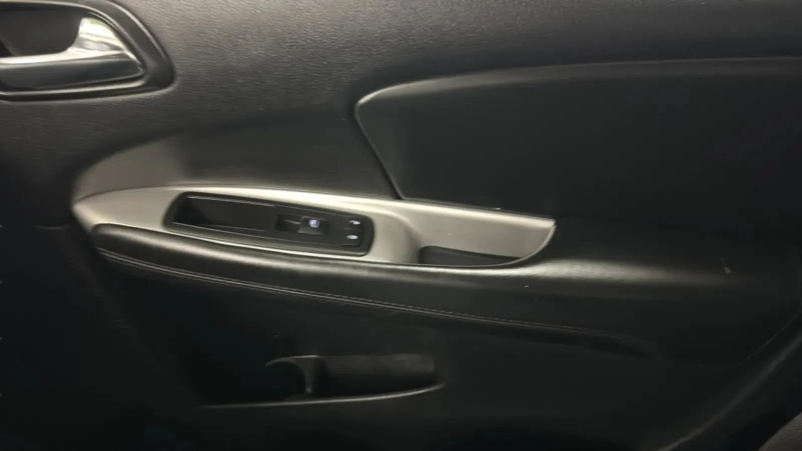 Used 2017 Dodge Journey SE FWD image 17