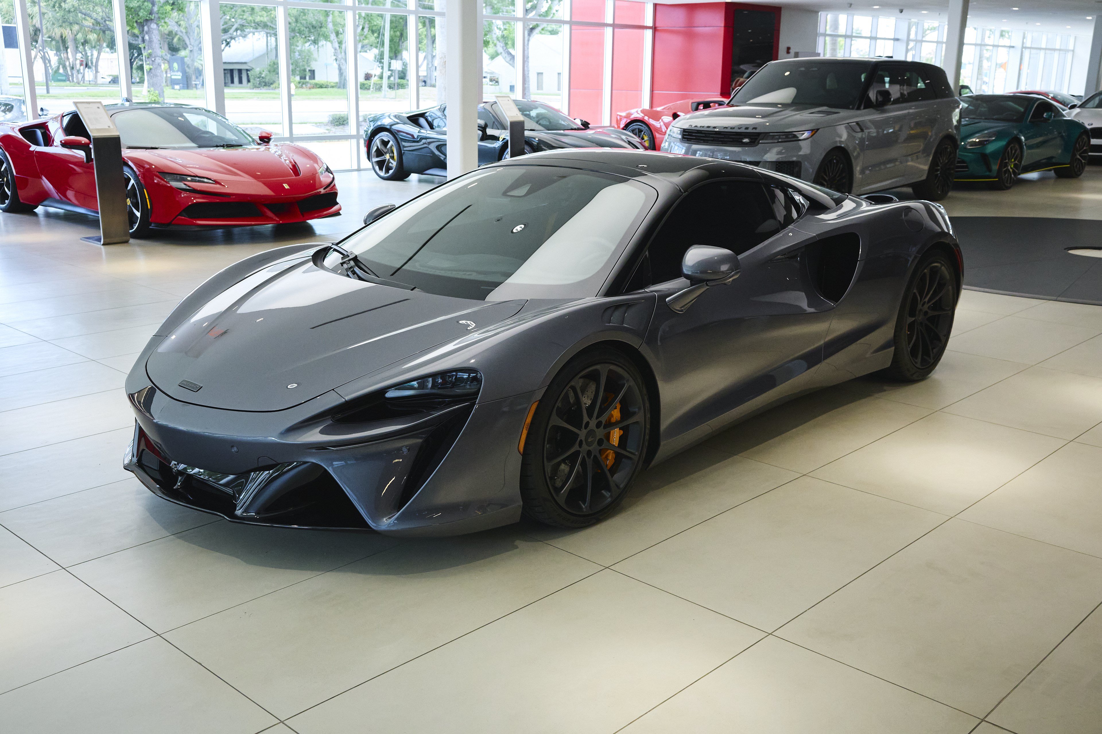 Used 2025 McLaren Artura Spider RWD image 20