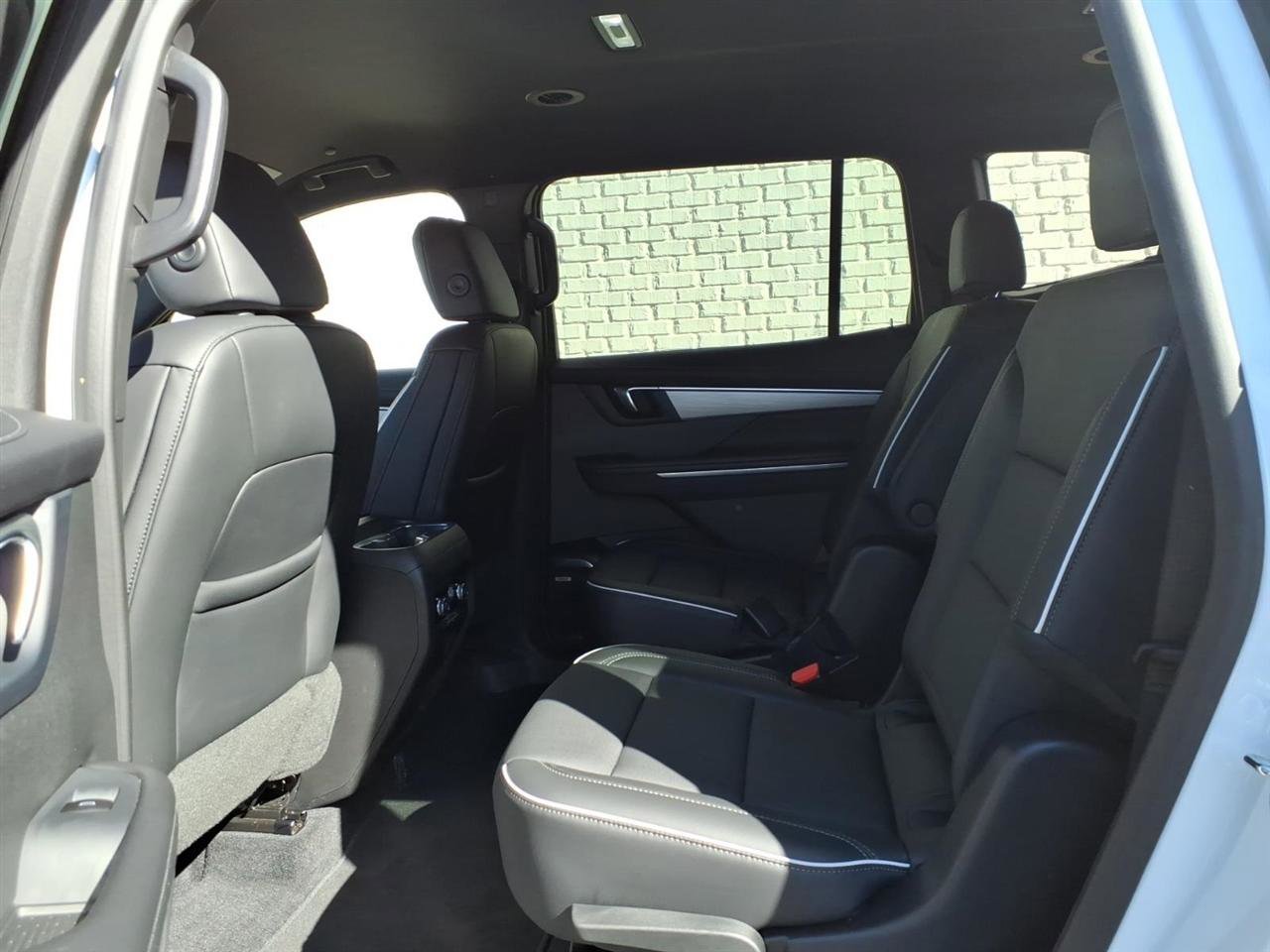 Used 2025 Buick Enclave Preferred image 13