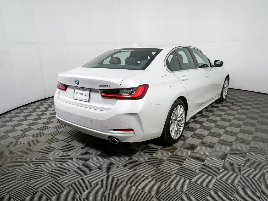 Used 2024 BMW 330i Sedan image 3