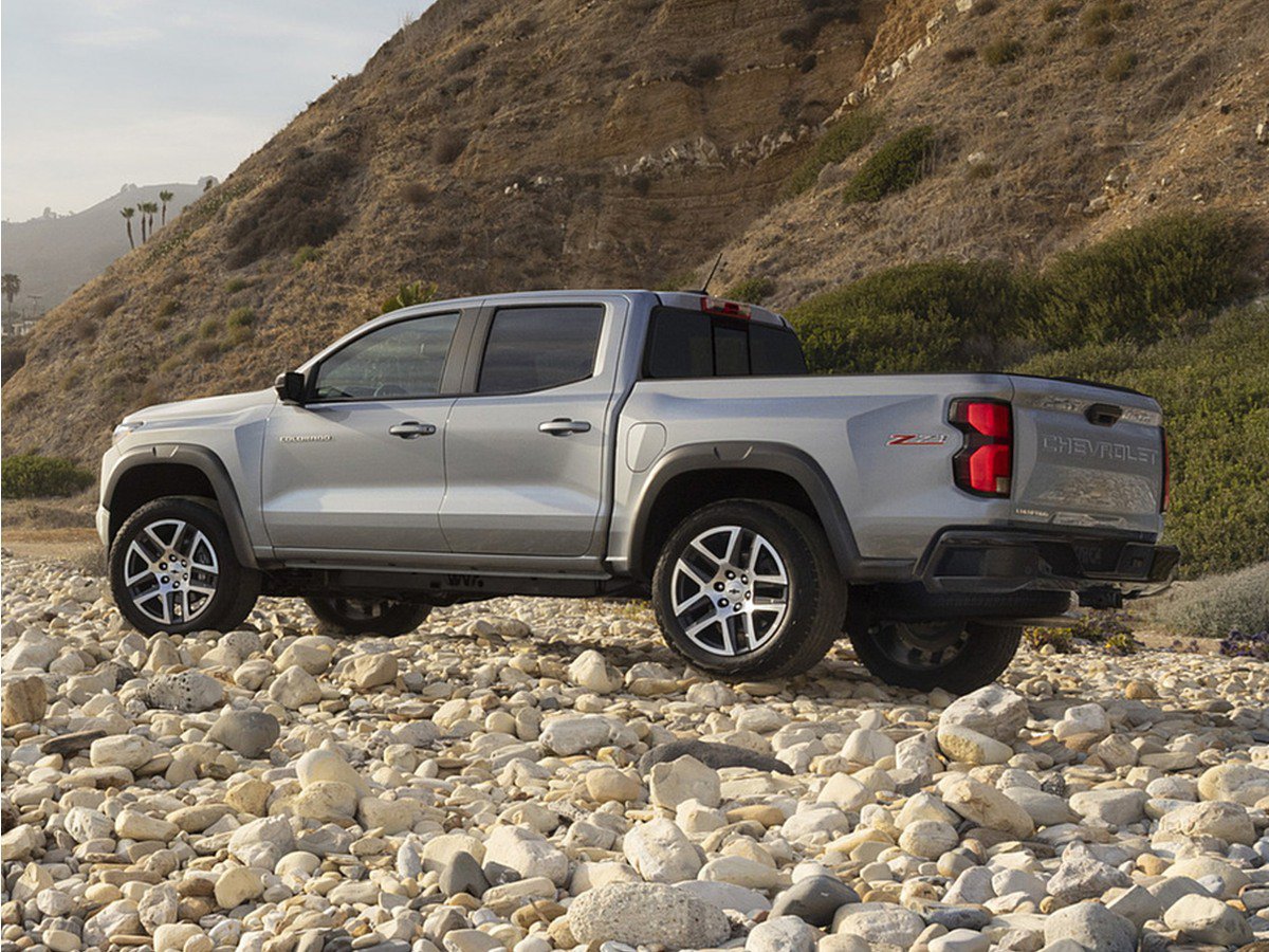 Used 2023 Chevrolet Colorado Z71 w/ Advanced Trailering Package AWD/4WD image 1