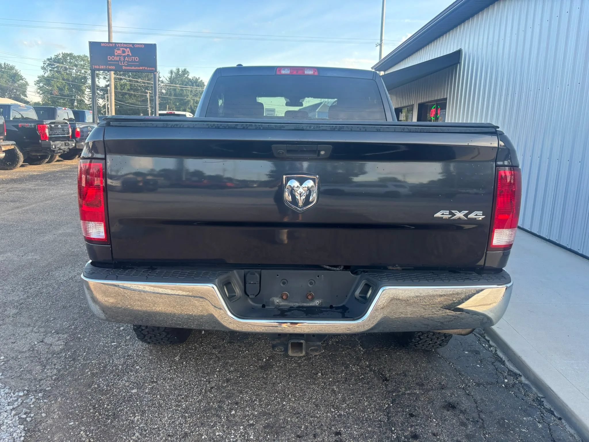 Used 2017 RAM 1500 ST w/ SXT Appearance Group AWD/4WD image 4