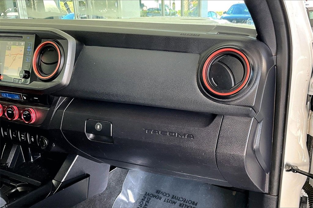 Used 2017 Toyota Tacoma TRD Sport image 27
