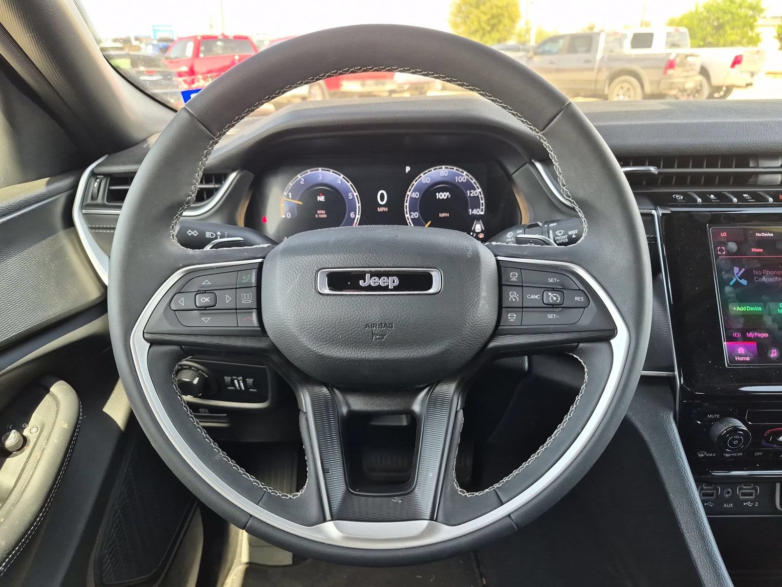 Used 2025 Jeep Grand Cherokee Laredo RWD image 14