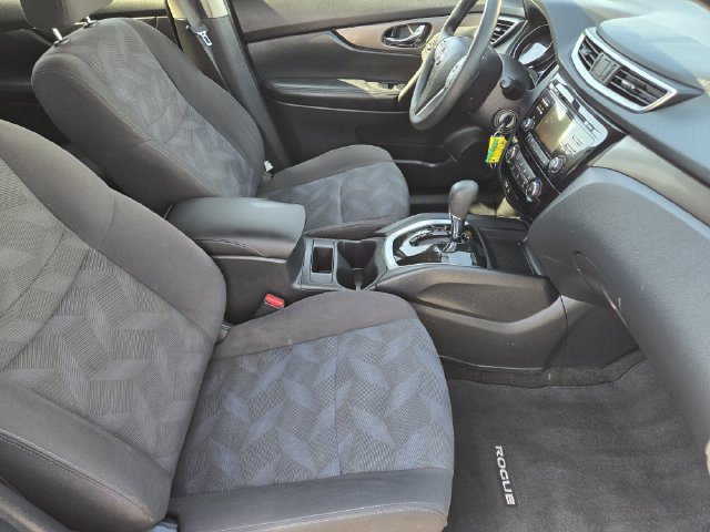 Used 2016 Nissan Rogue S w/ Appearance Package FWD image 13