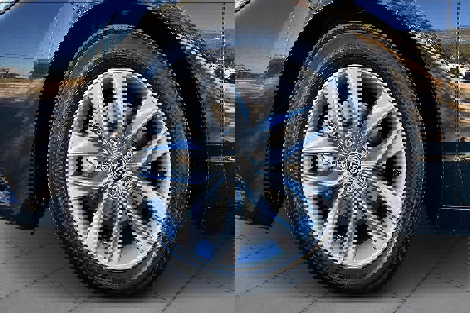 Used 2022 Toyota Avalon XLE image 10