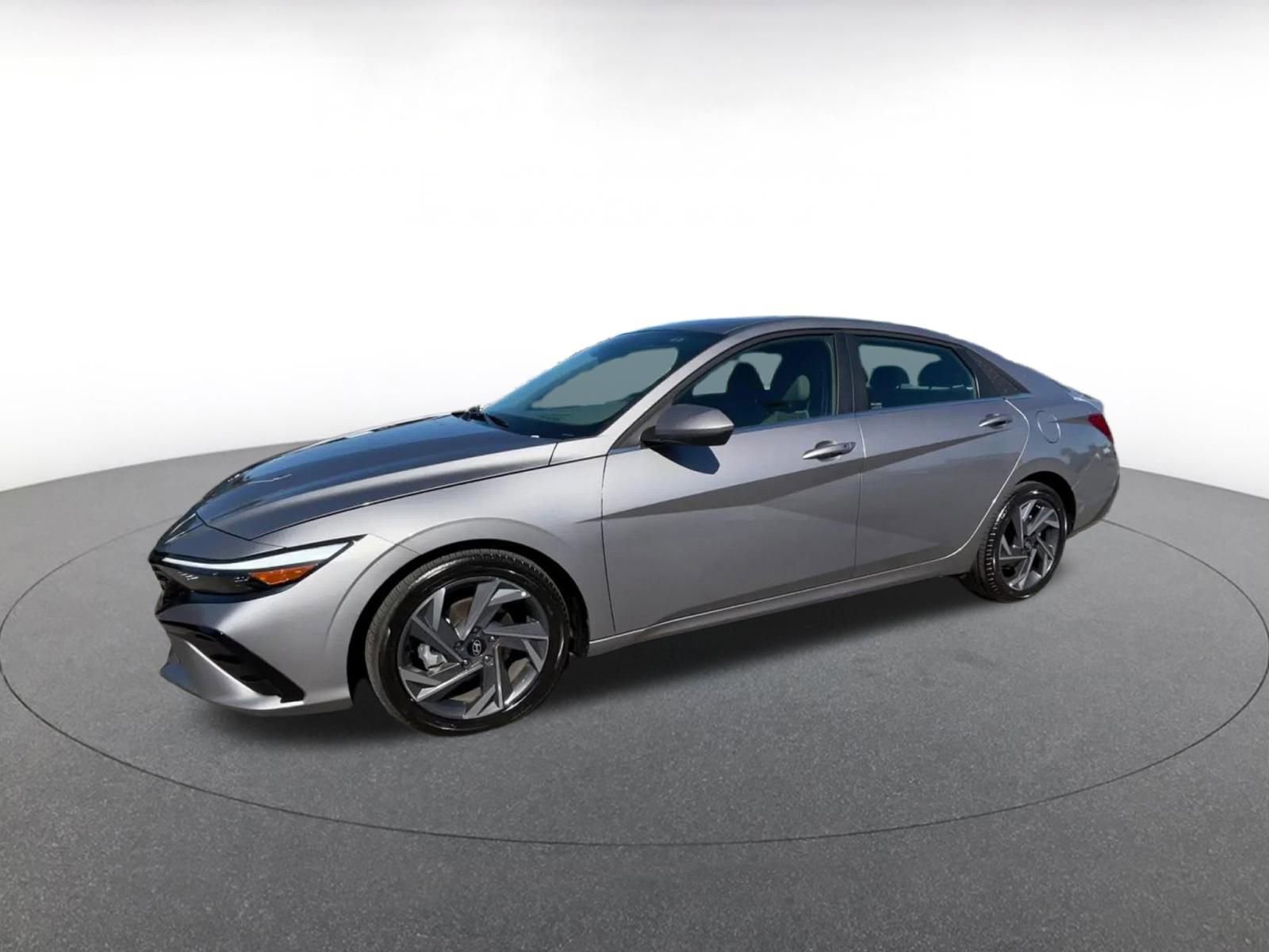 Used 2025 Hyundai Elantra SEL image 8