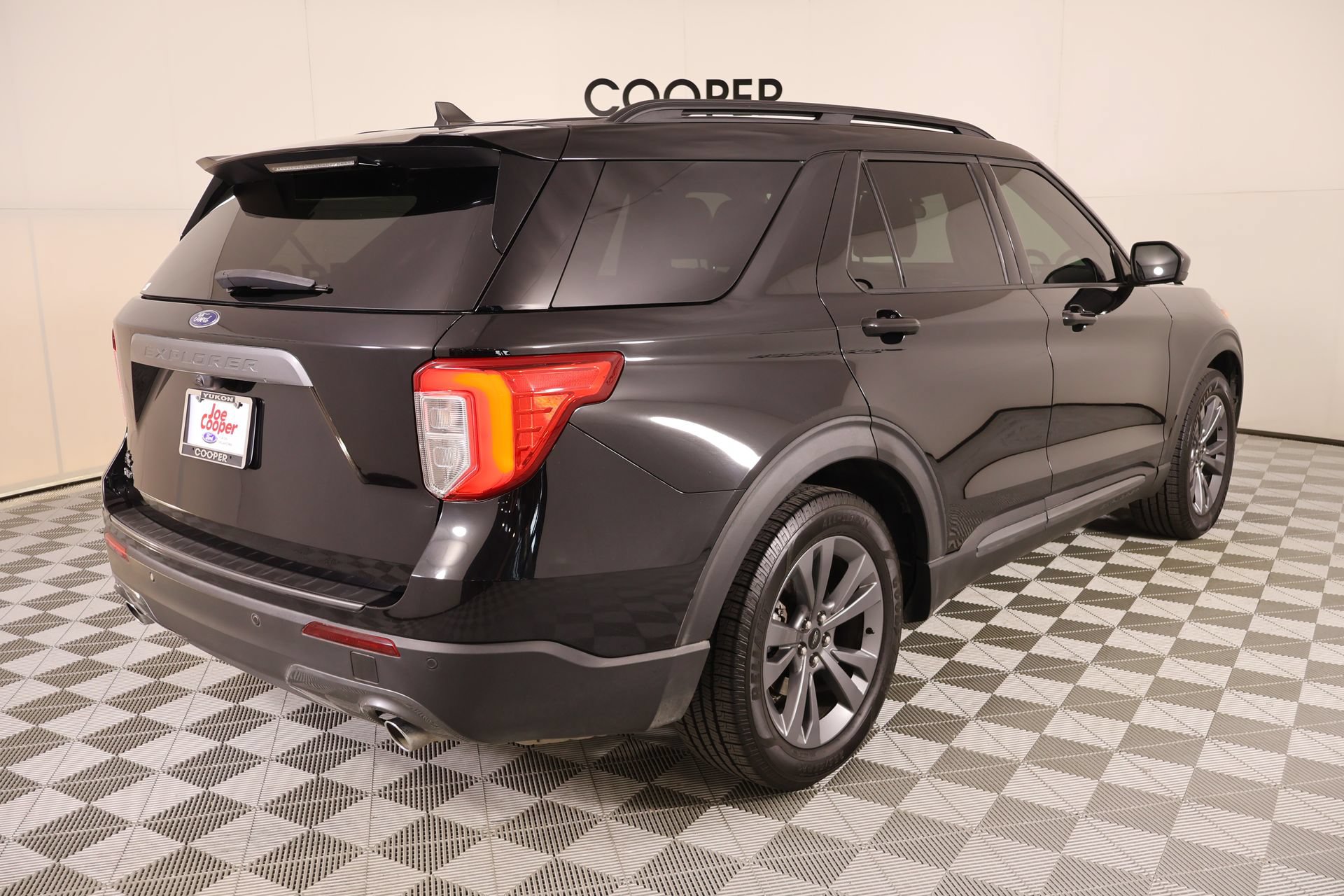 Used 2023 Ford Explorer XLT w/ Equipment Group 202A RWD image 22