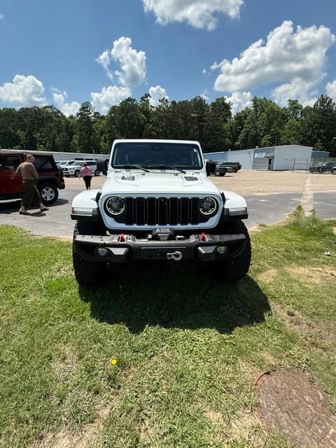 Used 2024 Jeep Wrangler Unlimited Rubicon AWD/4WD image 2