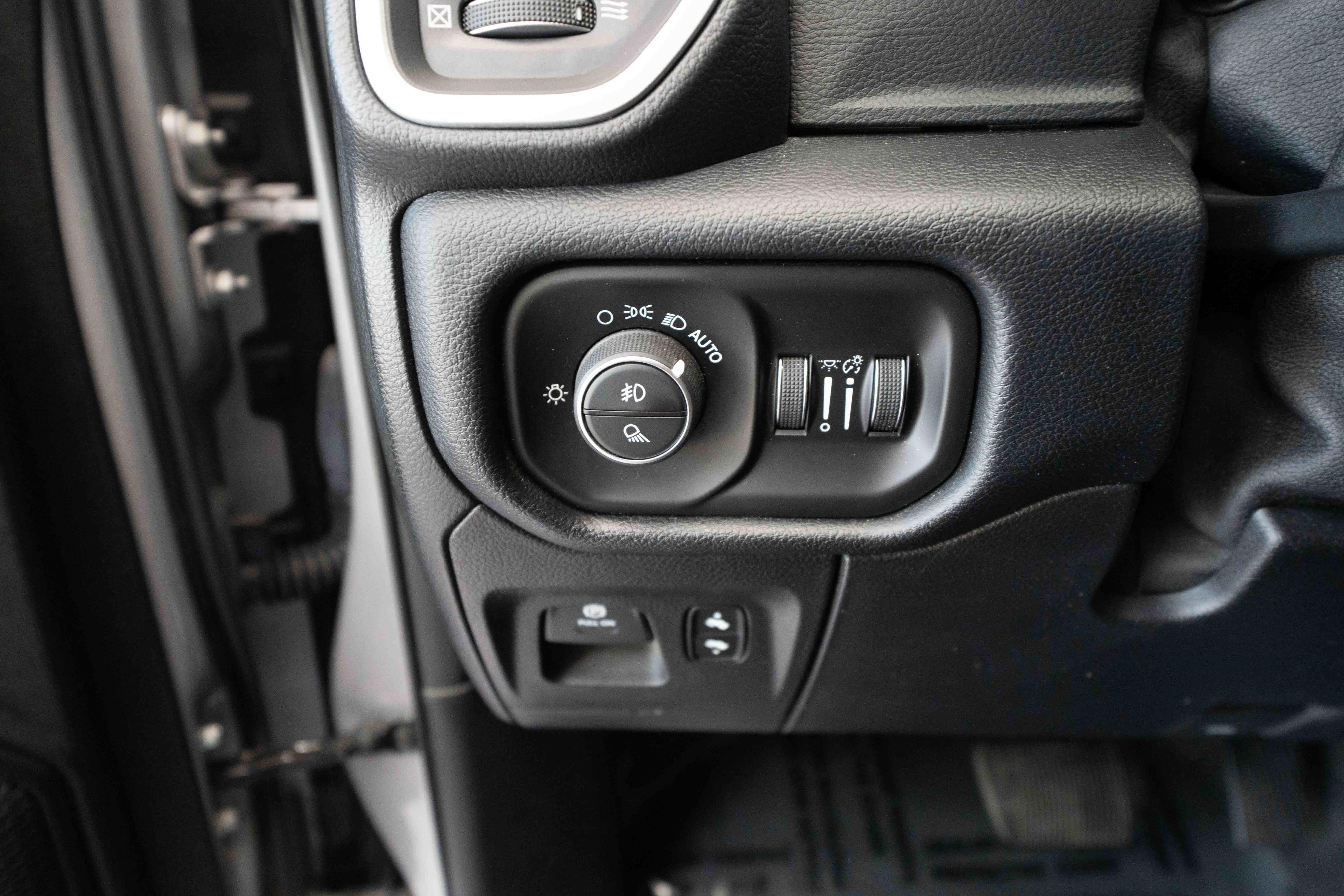 Used 2019 RAM 1500 Big Horn AWD/4WD image 11