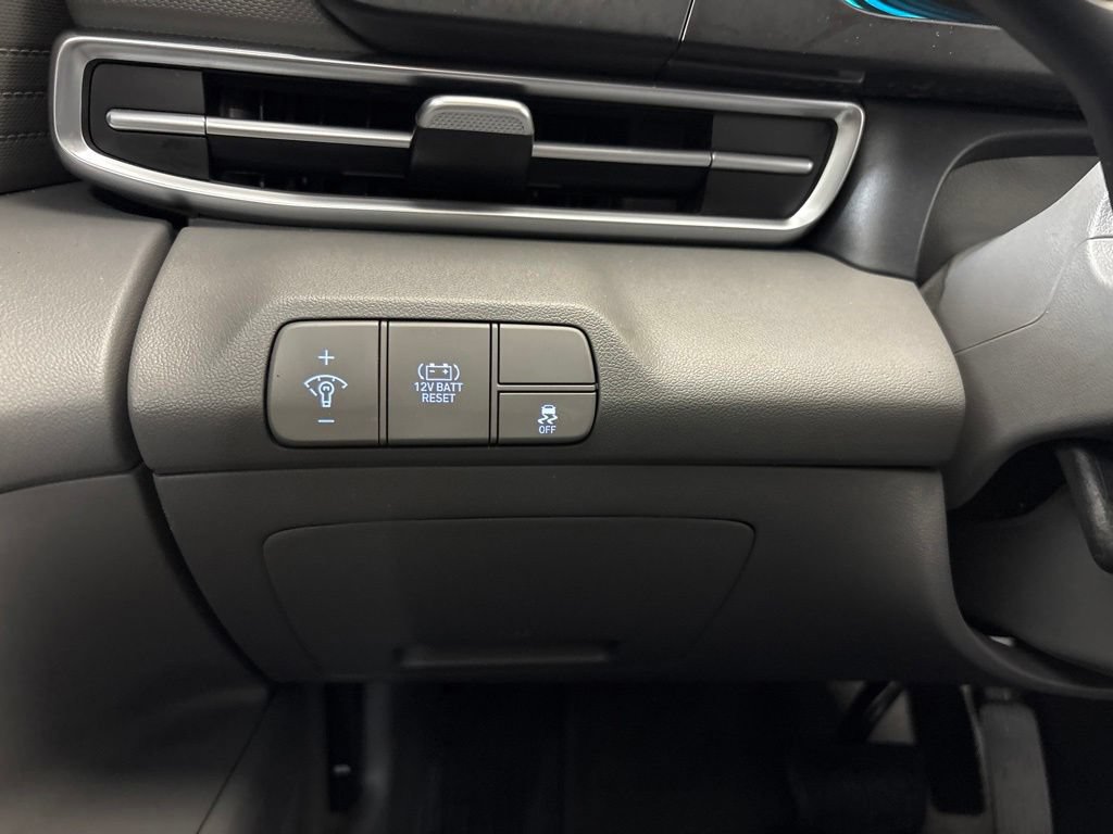 Certified 2025 Hyundai Elantra Hybrid FWD image 32