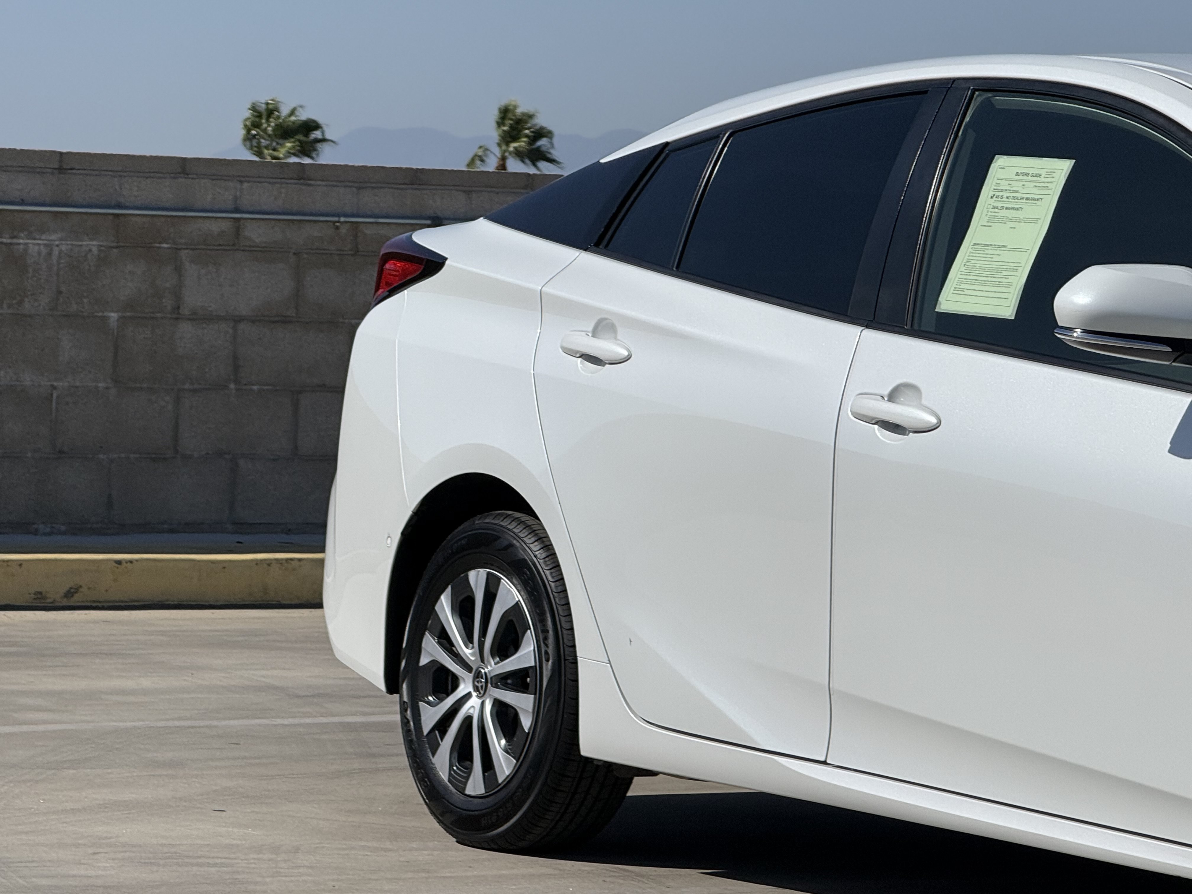 Used 2021 Toyota Prius LE w/ Carpet Mat Package (TMS) AWD/4WD image 5