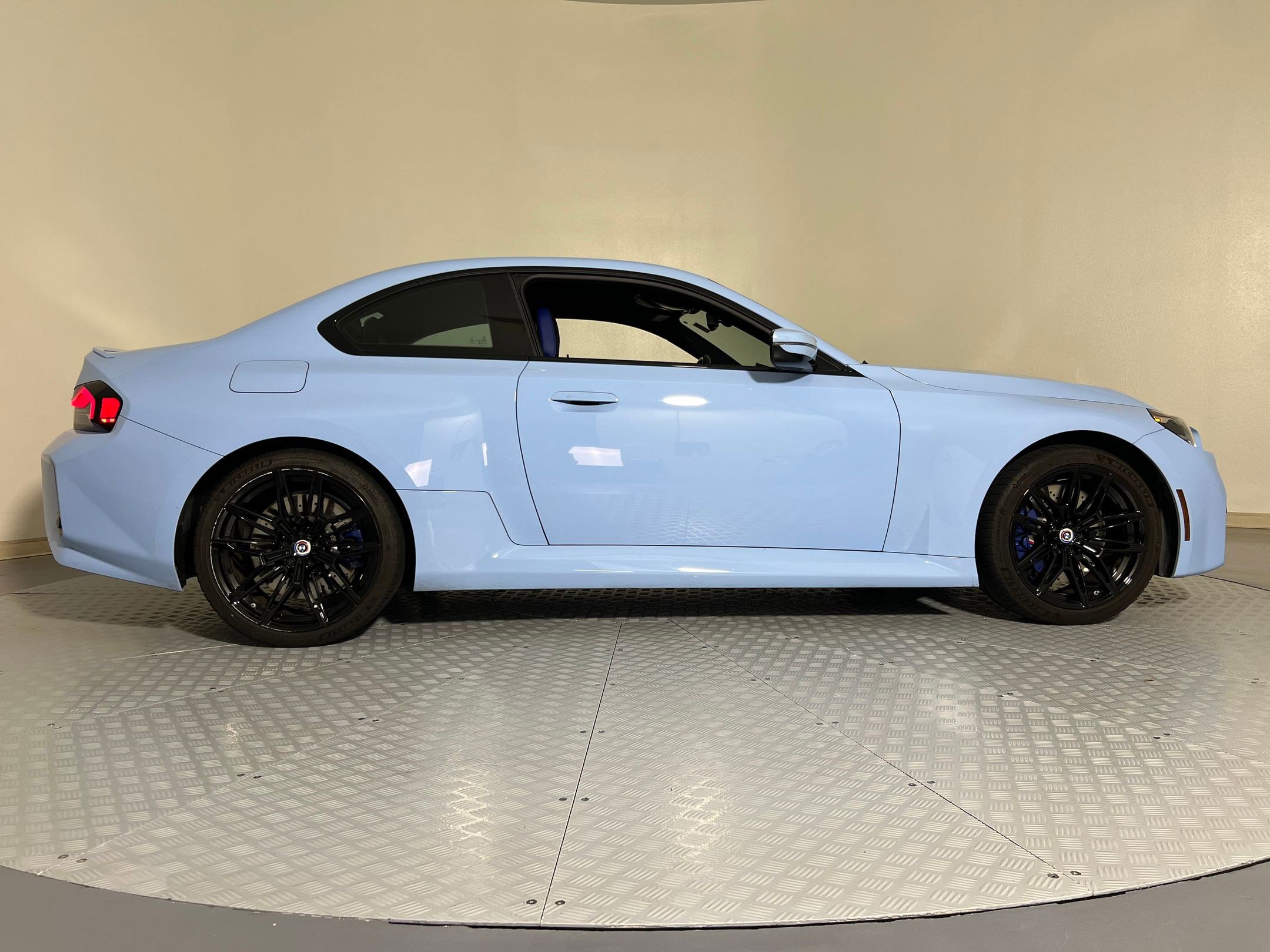 Used 2023 BMW M2 image 8