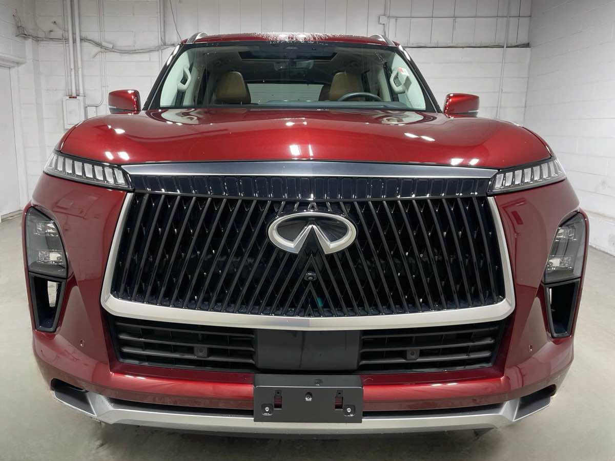 Used 2025 INFINITI QX80 Luxe AWD/4WD image 2
