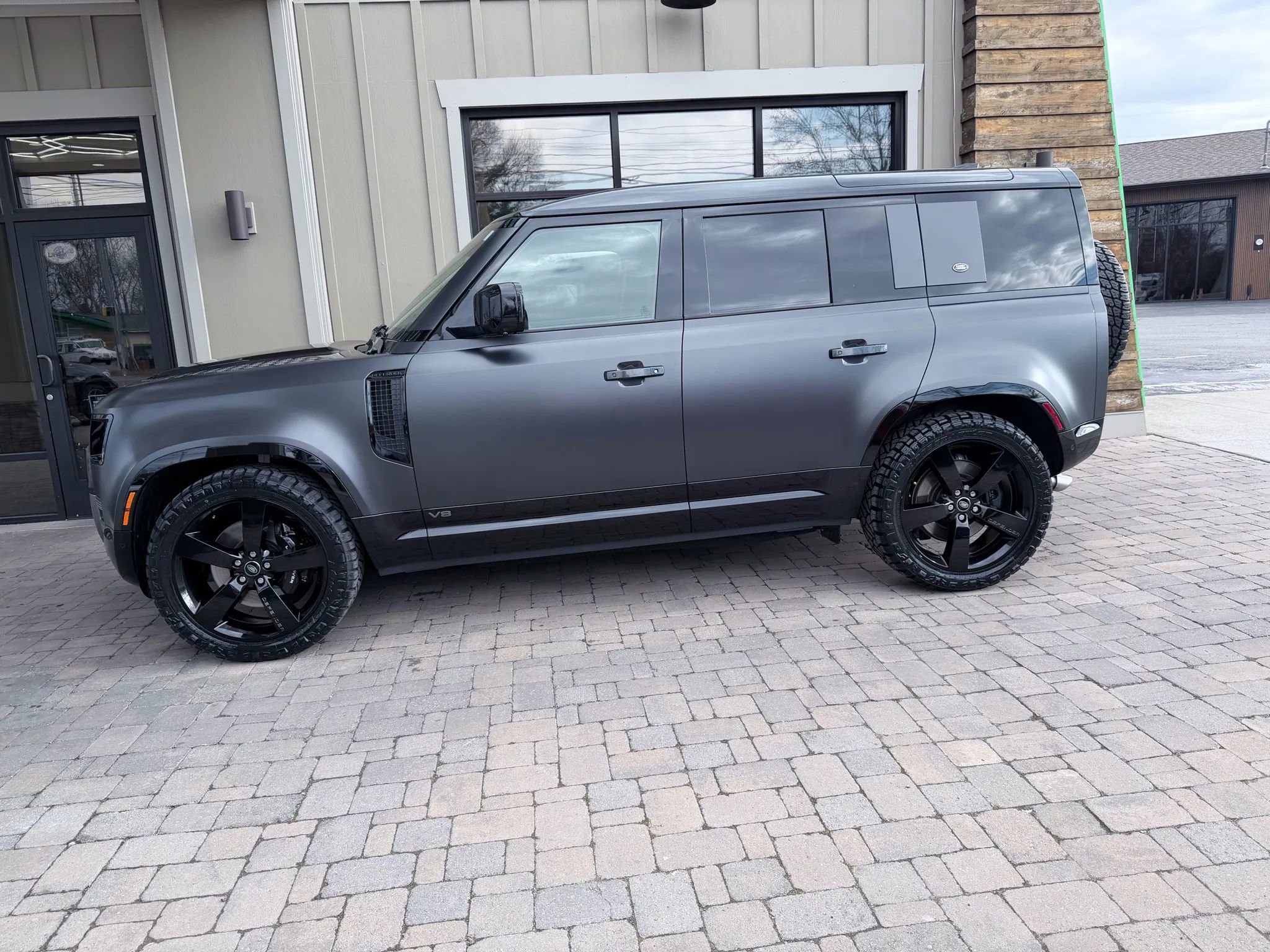 Used 2023 Land Rover Defender 110 V8 image 56