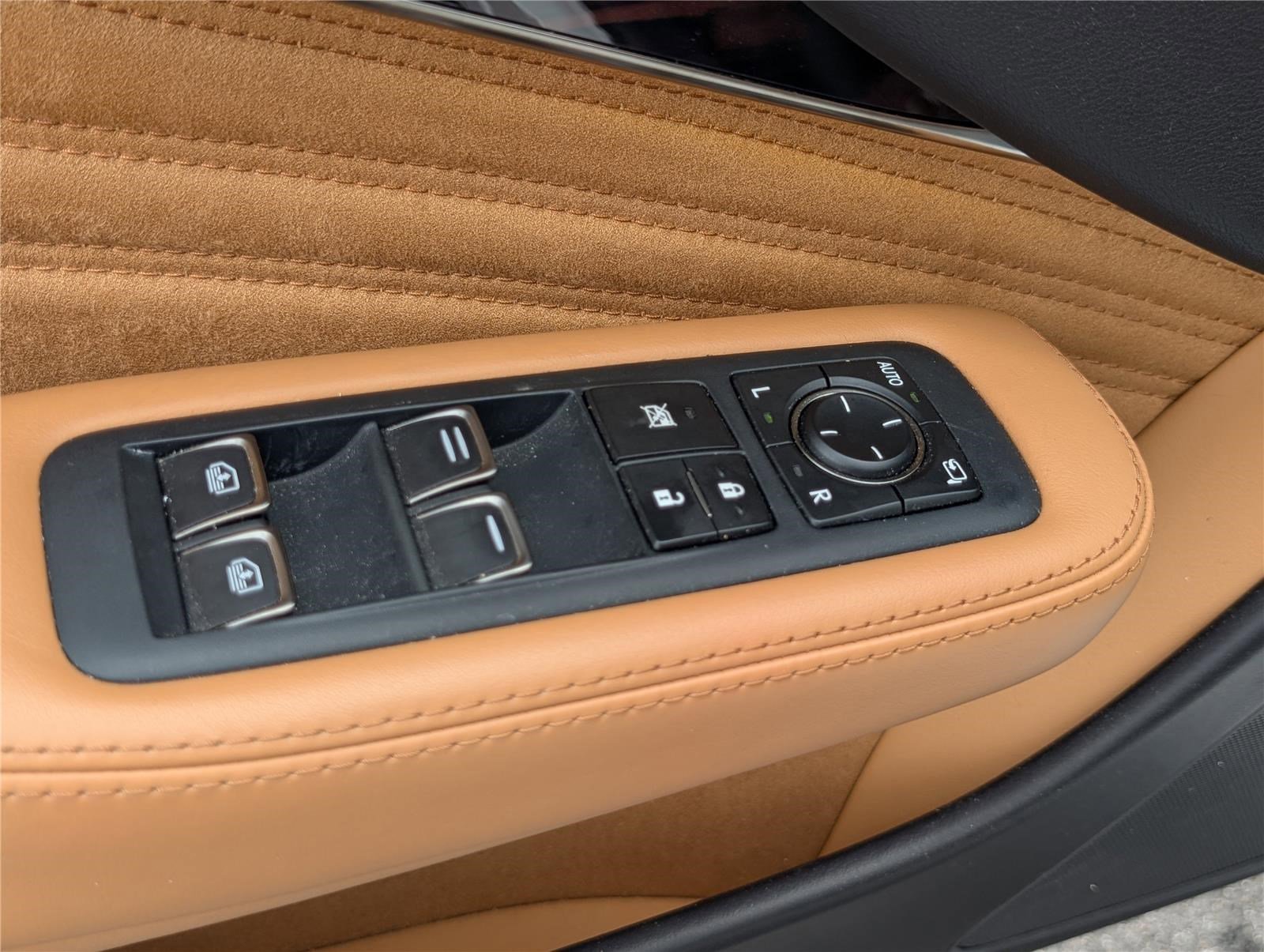 Used 2022 Lexus LS 500 AWD w/ Luxury Package image 21