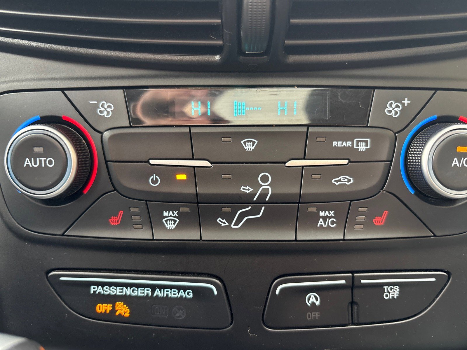 Used 2018 Ford Escape SE w/ SE Sport Appearance Package image 18