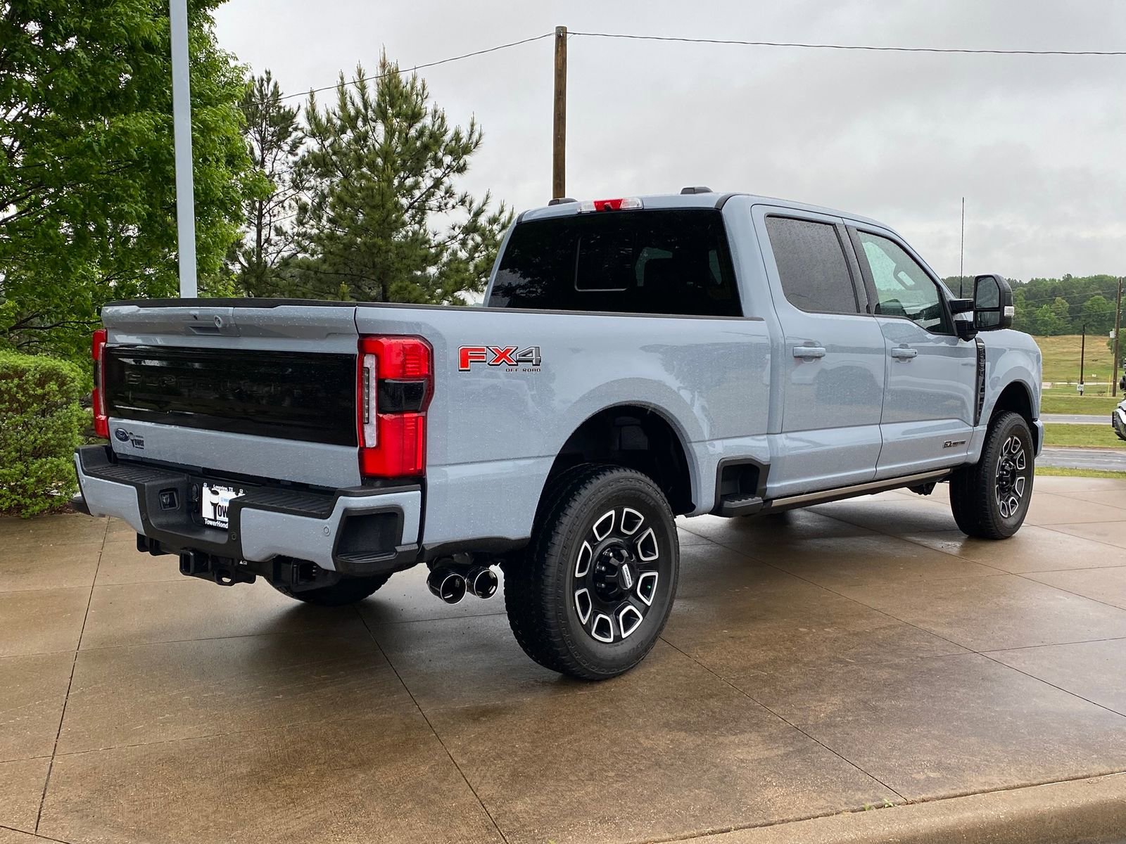 Used 2025 Ford F250 Platinum w/ FX4 Off-Road Package image 6
