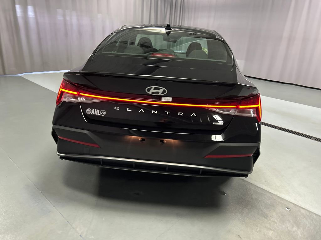 Used 2025 Hyundai Elantra SEL w/ Cargo Package FWD image 6