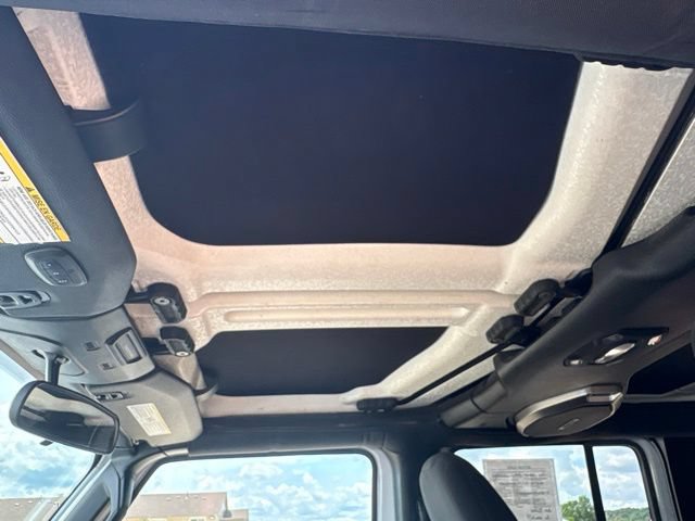 Used 2018 Jeep Wrangler Unlimited Sahara w/ LED Lighting Group AWD/4WD image 26