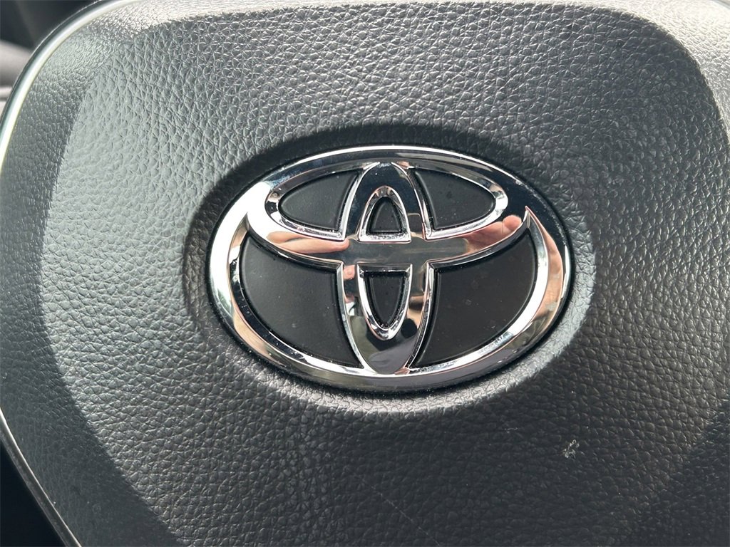 Used 2025 Toyota Corolla SE image 35