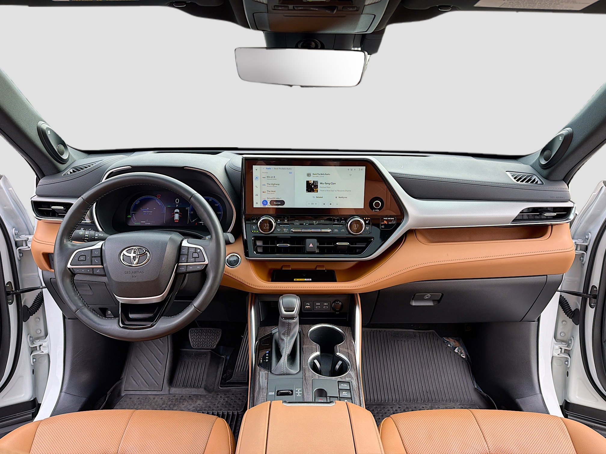 Used 2023 Toyota Highlander Platinum image 3