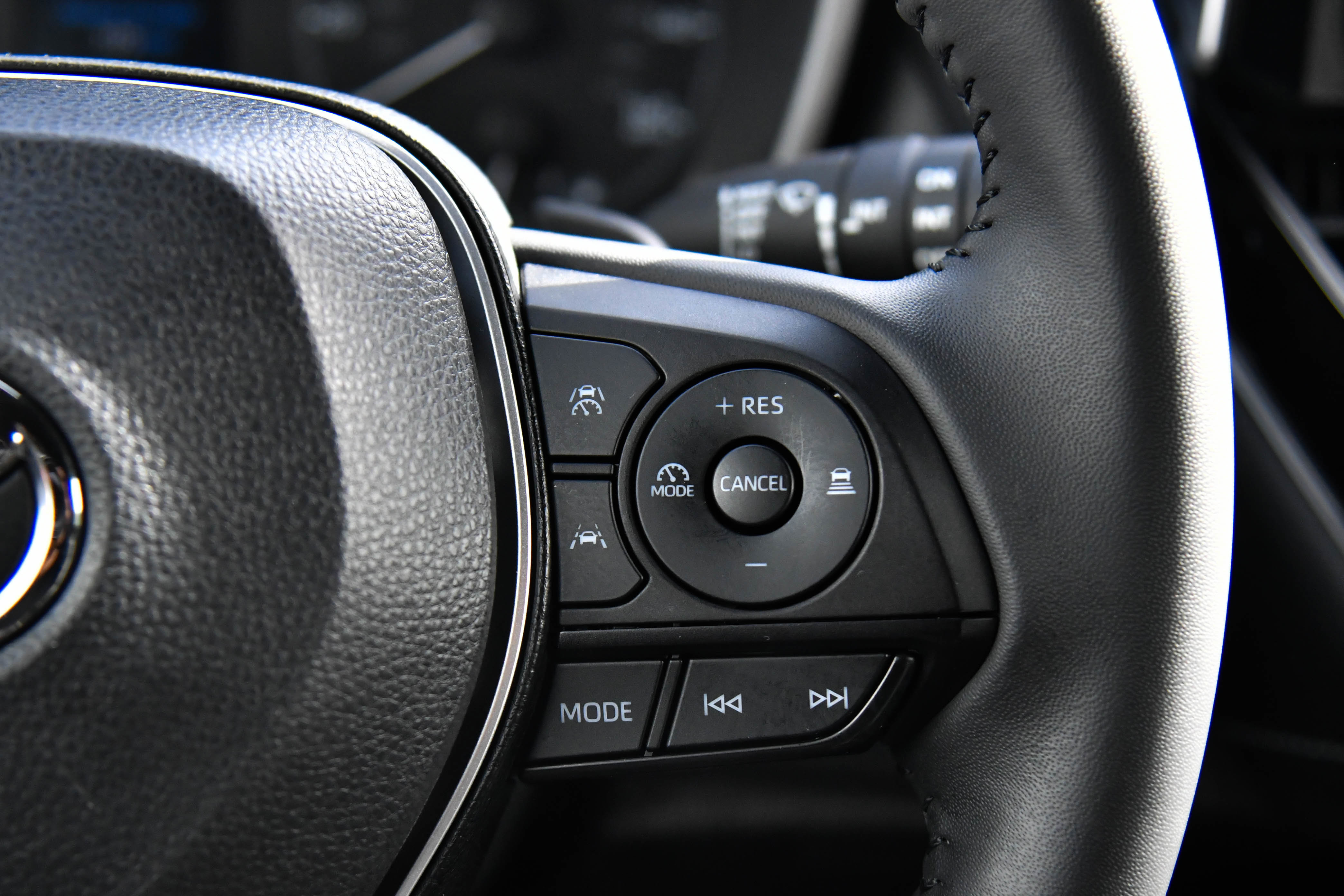 Used 2024 Toyota Corolla SE w/ SE Package image 33